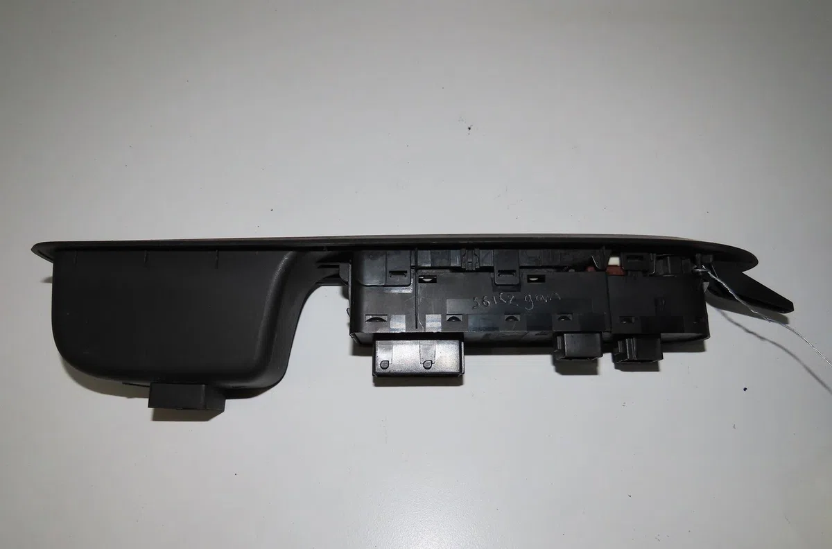 Commande lève-glace porte avant gauche Citroen C4 II (NC_) 1.6 hdi 90 (2009) 5 portes occasion — photo 2