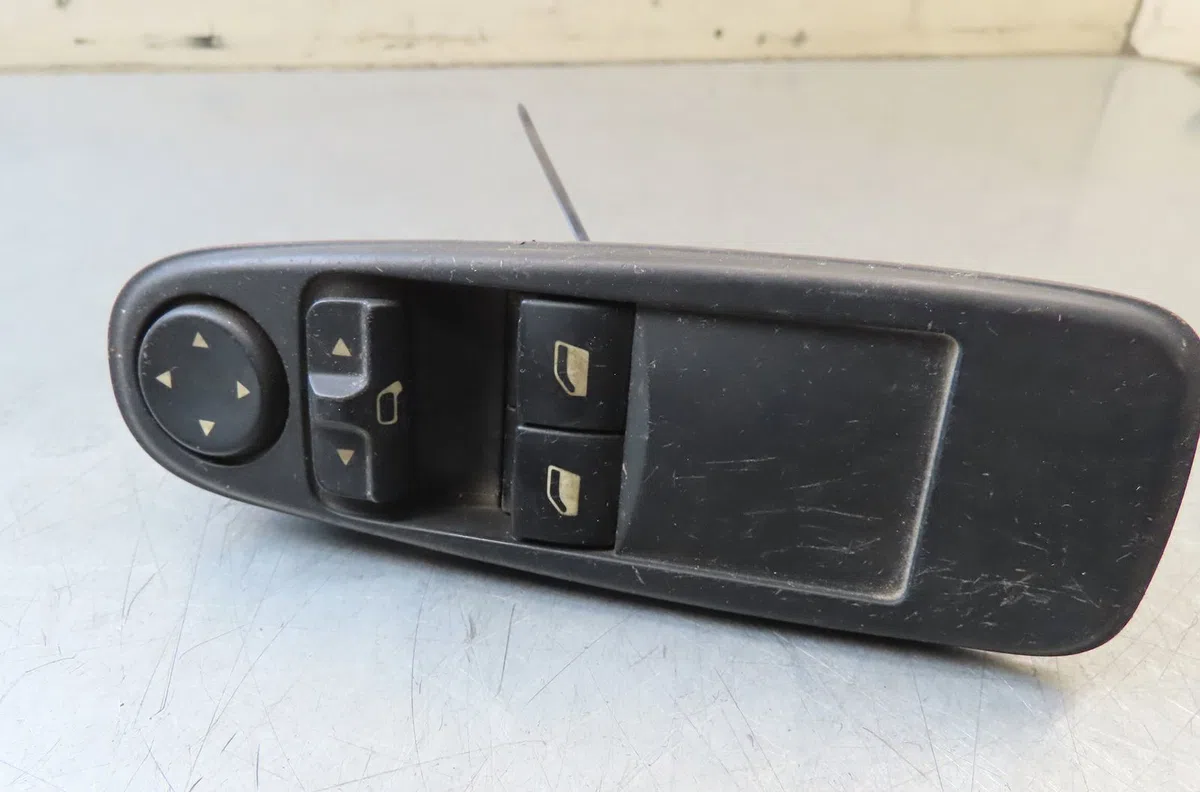 Commande lève-glace porte avant gauche Citroën C4 PICASSO I Monospace (UD_) 1.6 hdi (2007-2013) 5 portes occasion