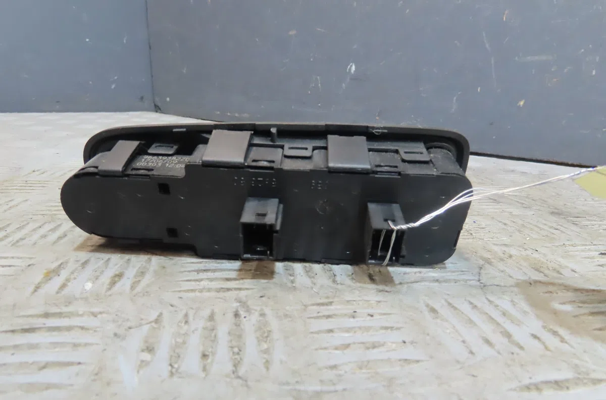 Commande lève-glace porte avant gauche Citroen C4 PICASSO I Monospace (UD_) 1.6 hdi (2007-2013) 5 portes occasion