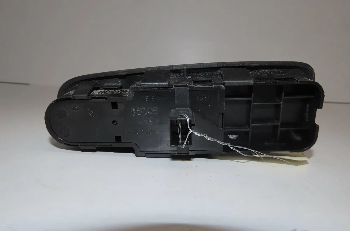 Commande lève-glace porte avant gauche Citroen C4 PICASSO I Monospace (UD_) 1.6 hdi (2007-2013) 5 portes occasion — photo 2