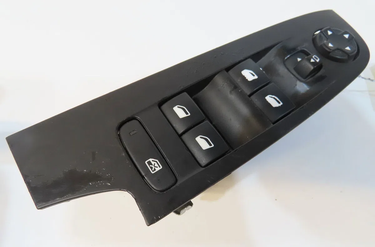 Commande lève-glace porte avant gauche Citroen C4 PICASSO II 1.6 hdi - bluehdi 115 (2013) 5 portes occasion