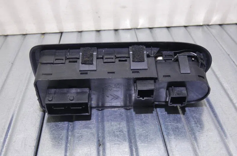 Commande lève-glace porte avant gauche CITROEN C5 2 occasion — photo 3
