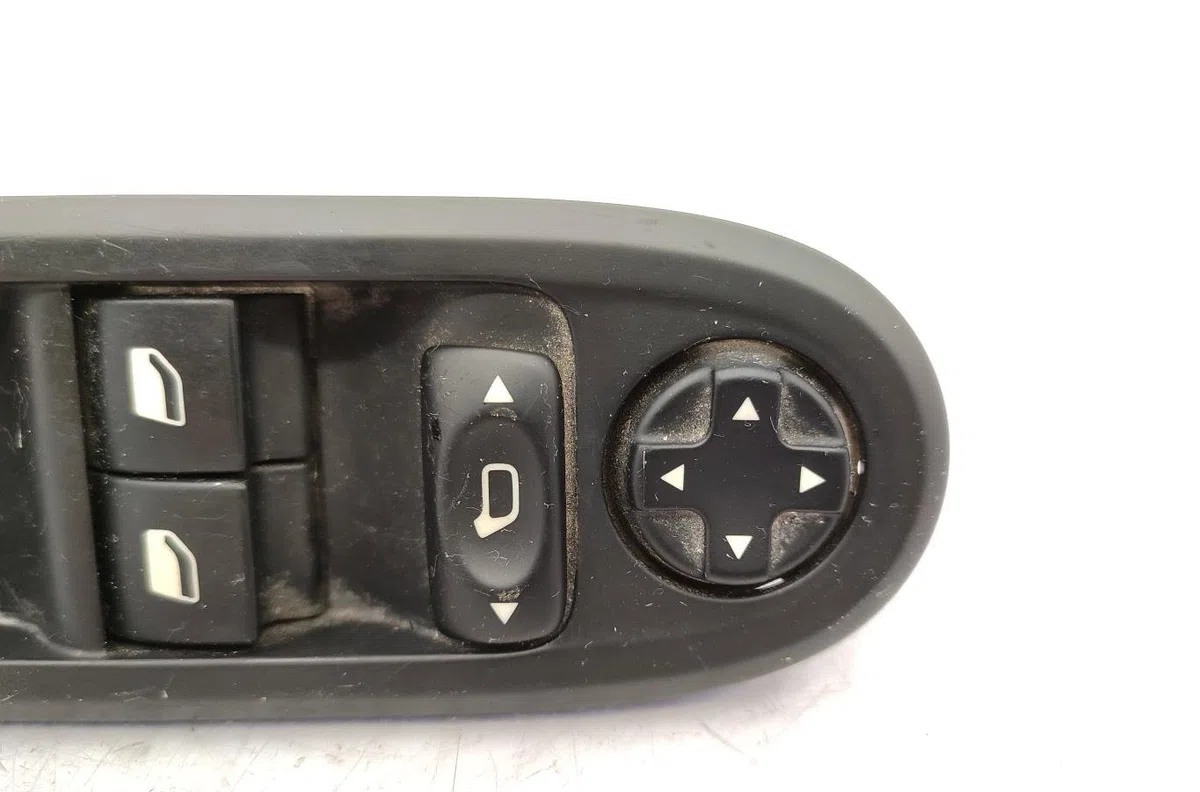 Commande lève-glace porte avant gauche CITROEN C5 2 occasion — photo 4