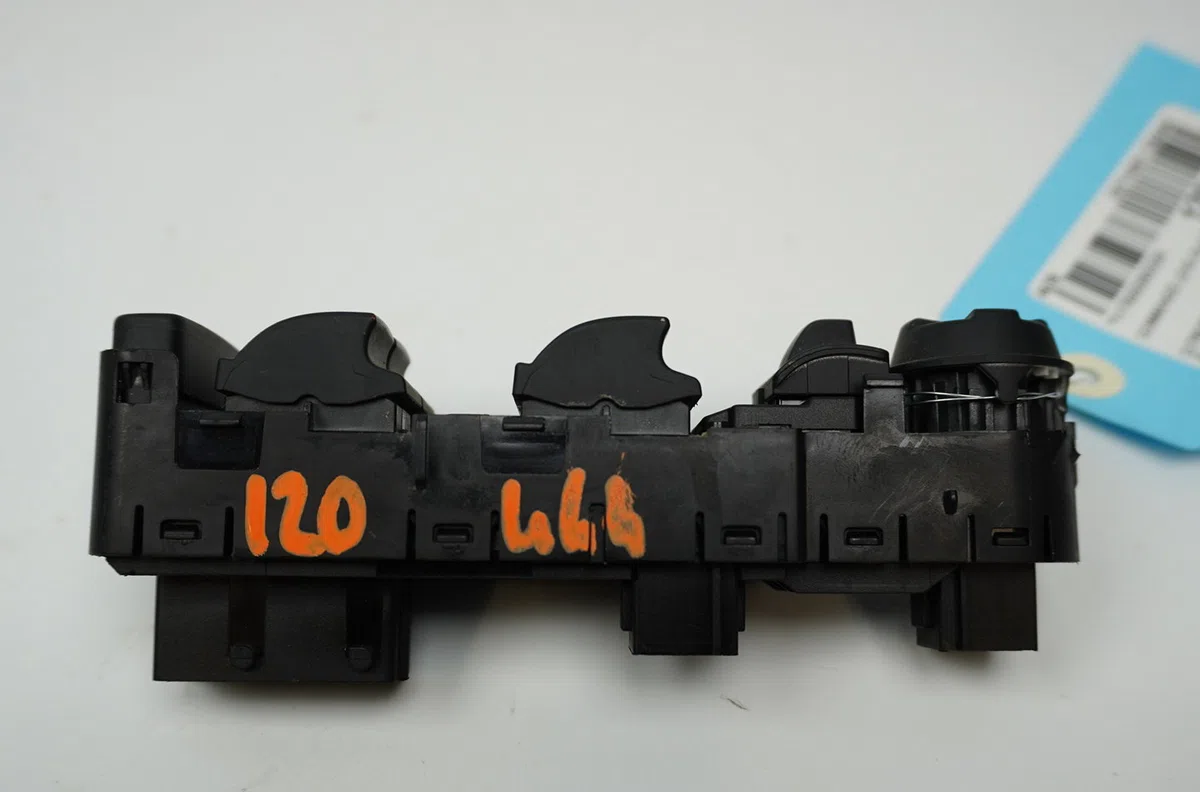 Commande lève-glace porte avant gauche Citroën C5 AIRCROSS (A_) 2.0 bluehdi 180 (ajehzr) (2018) occasion — photo 2