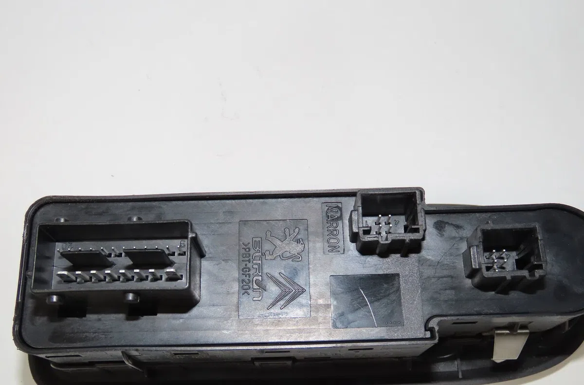 Commande lève-glace porte avant gauche Citroen C5 III Break (RW_) 2.0 hdi 140 (2009) 5 portes occasion — photo 2