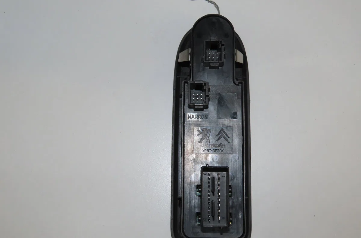 Commande lève-glace porte avant gauche Citroen C5 III Break (RW_) 2.0 hdi 140 (2009) 5 portes occasion
