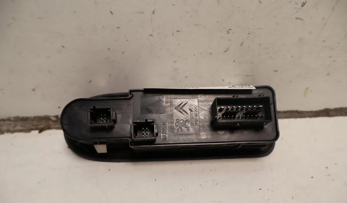 Commande lève-glace porte avant gauche Citroen C5 III (RD_) 2.0 hdi 140 (2008) 4 portes occasion — photo 2