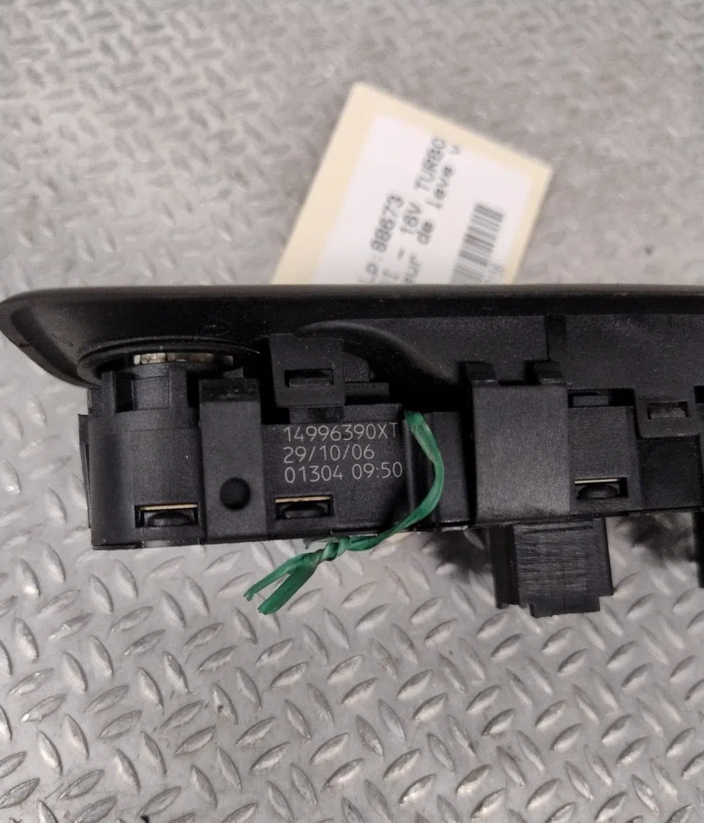 Commande lève-glace porte avant gauche CITROEN C8  C8 occasion — photo 3