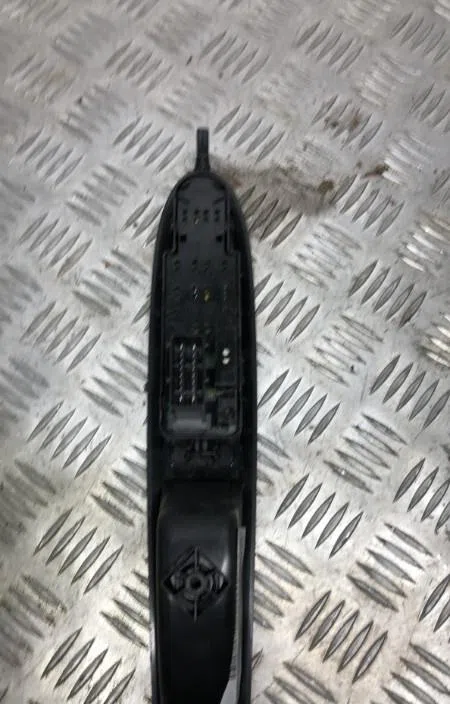 Commande lève-glace porte avant gauche CITROEN DS3 PHASE 1 occasion — photo 3
