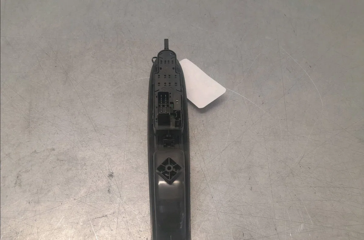 Commande lève-glace porte avant gauche Citroën DS3 (SA_) 1.6 hdi 110 (2009-2015) occasion — photo 2