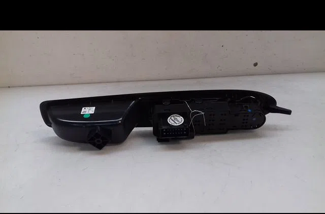 Commande lève-glace porte avant gauche Citroën DS3 (SA_) 1.6 hdi 90 (2009-2015) 3 portes occasion — photo 2