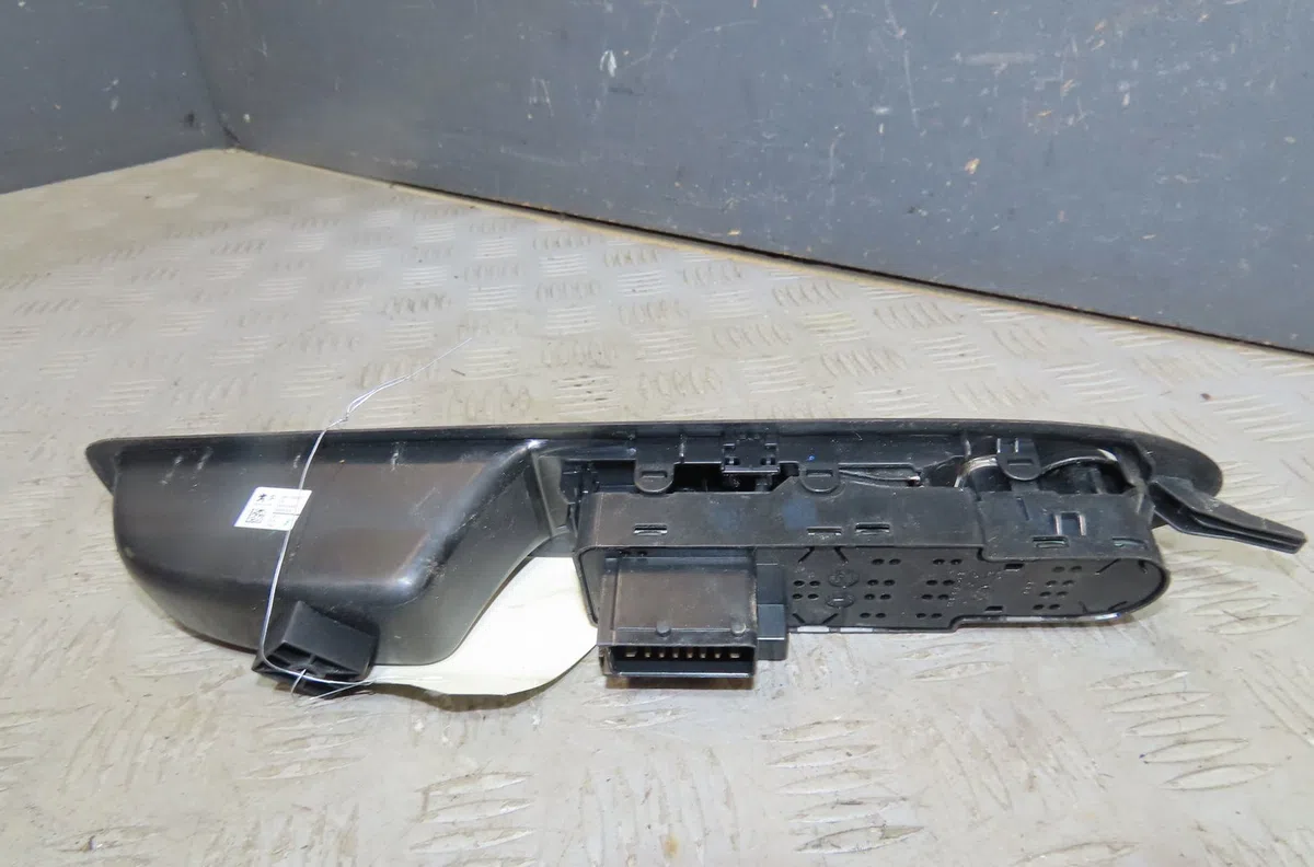 Commande lève-glace porte avant gauche Citroën DS3 (SA_) 1.6 thp 155 (2010-2015) 3 portes occasion — photo 2