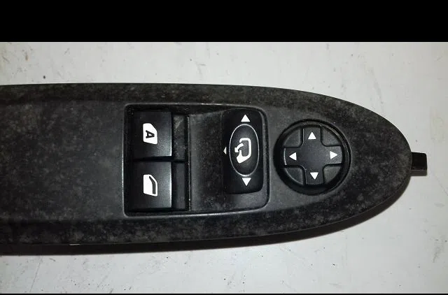 Commande lève-glace porte avant gauche Citroën DS3 (SA_) 1.6 vti 120 (2010-2015) occasion