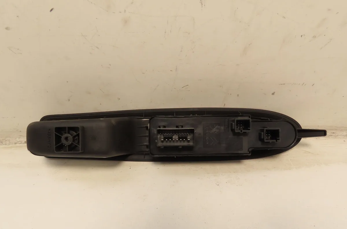 Commande lève-glace porte avant gauche Citroën DS4 (NX_) 1.6 bluehdi 120 (2014-2015) occasion