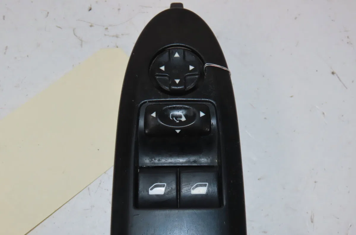 Commande lève-glace porte avant gauche Citroen DS4 (NX_) 2.0 hdi 165 (2011-2015) occasion — photo 2