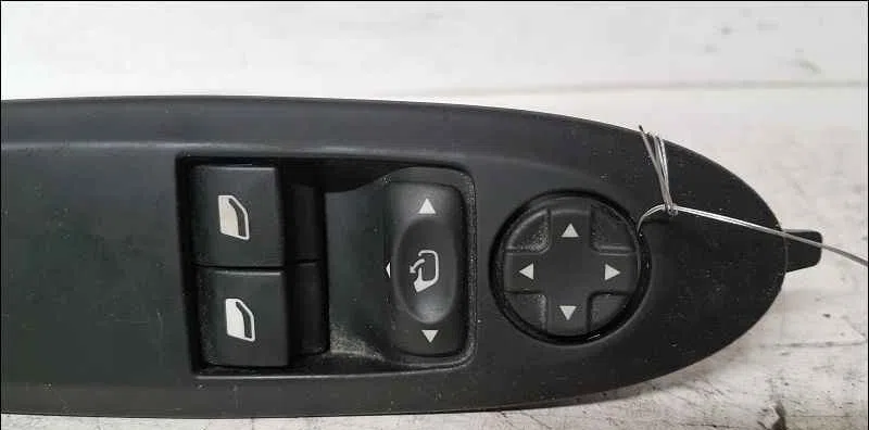 Commande lève-glace porte avant gauche CITROEN DS4 occasion — photo 2