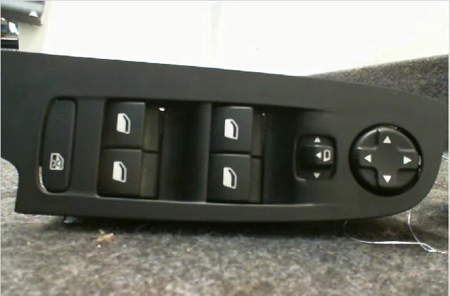 Commande lève-glace porte avant gauche Citroën GRAND C4 SPACETOURER (3A_, 3E_) 1.5 bluehdi 130 (2018) occasion — photo 2