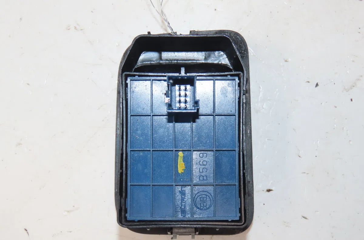 Commande lève-glace porte avant gauche Citroen NEMO Monospace 1.4 hdi (2009) 5 portes occasion — photo 2