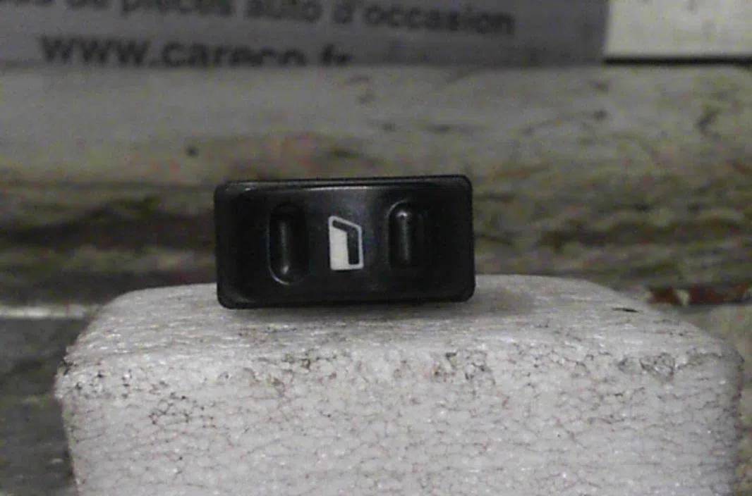 Commande lève-glace porte avant gauche Citroen XSARA PICASSO (N68) 2.0 hdi (1999-2011) 5 portes occasion — photo 2