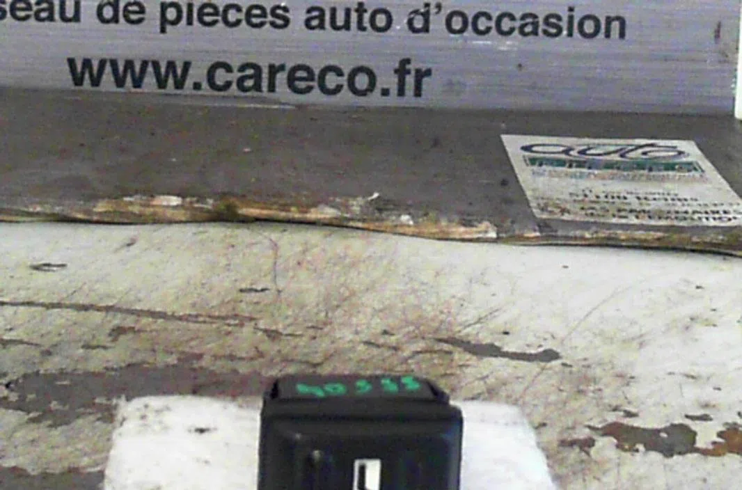 Commande lève-glace porte avant gauche Citroen XSARA PICASSO (N68) 2.0 hdi (1999-2011) 5 portes occasion — photo 2