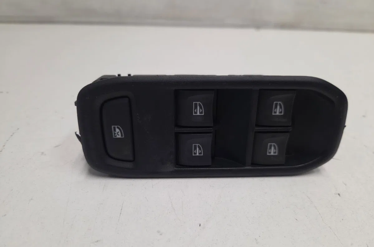 Commande lève-glace porte avant gauche DACIA DUSTER 2 PHASE 1 occasion — photo 3