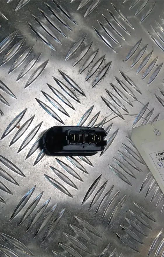 Commande lève-glace porte avant gauche Dacia DUSTER (HS_) 1.5 dci (hsaj) (2010-2018) occasion