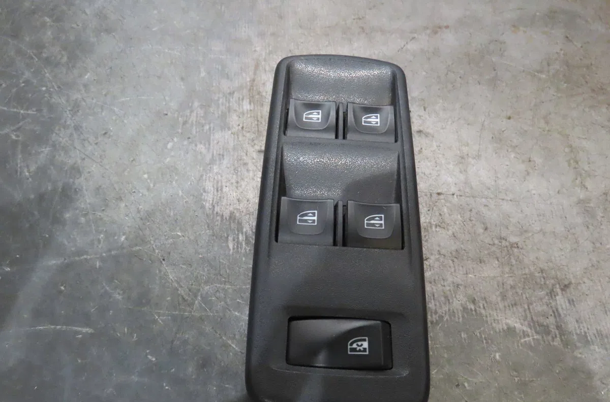 Commande lève-glace porte avant gauche DACIA LODGY 2018 occasion — photo 3