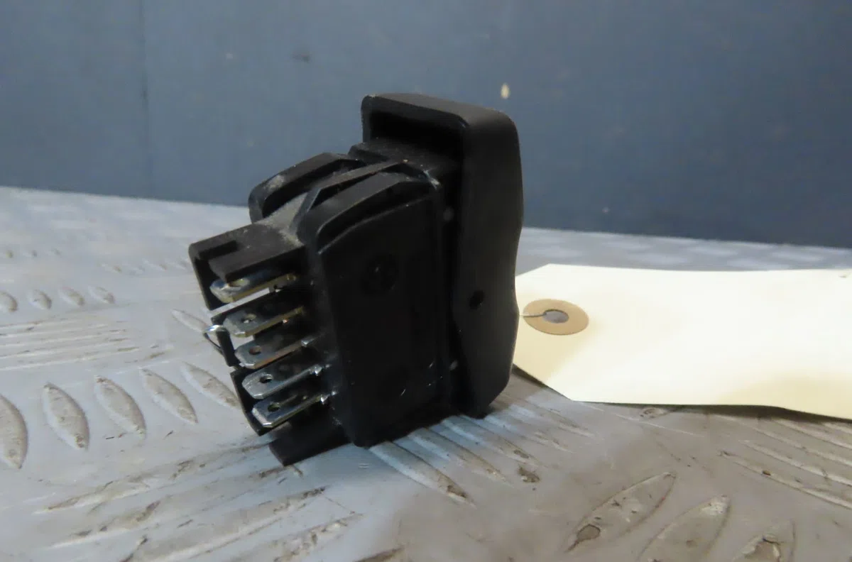 Commande lève-glace porte avant gauche Dacia LOGAN MCV (KS_) 1.5 dci (ks0w) (2007-2012) 5 portes occasion — photo 2