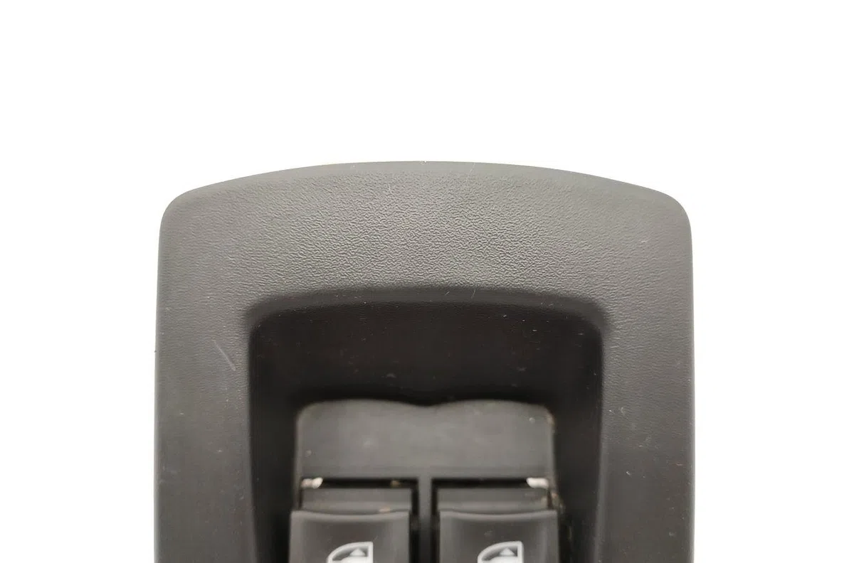 Commande lève-glace porte avant gauche DACIA SANDERO 2 PHASE 1 occasion