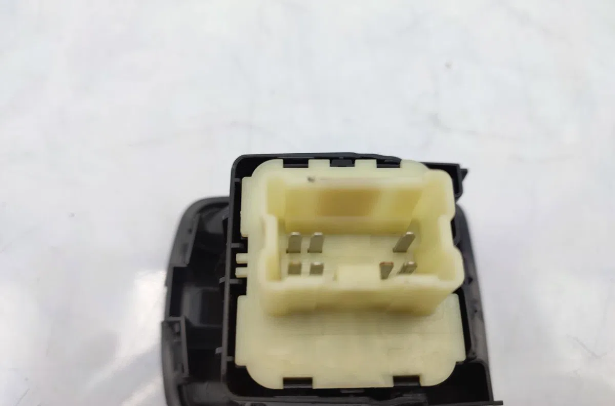 Commande lève-glace porte avant gauche DACIA SANDERO 2 PHASE 2 occasion — photo 4