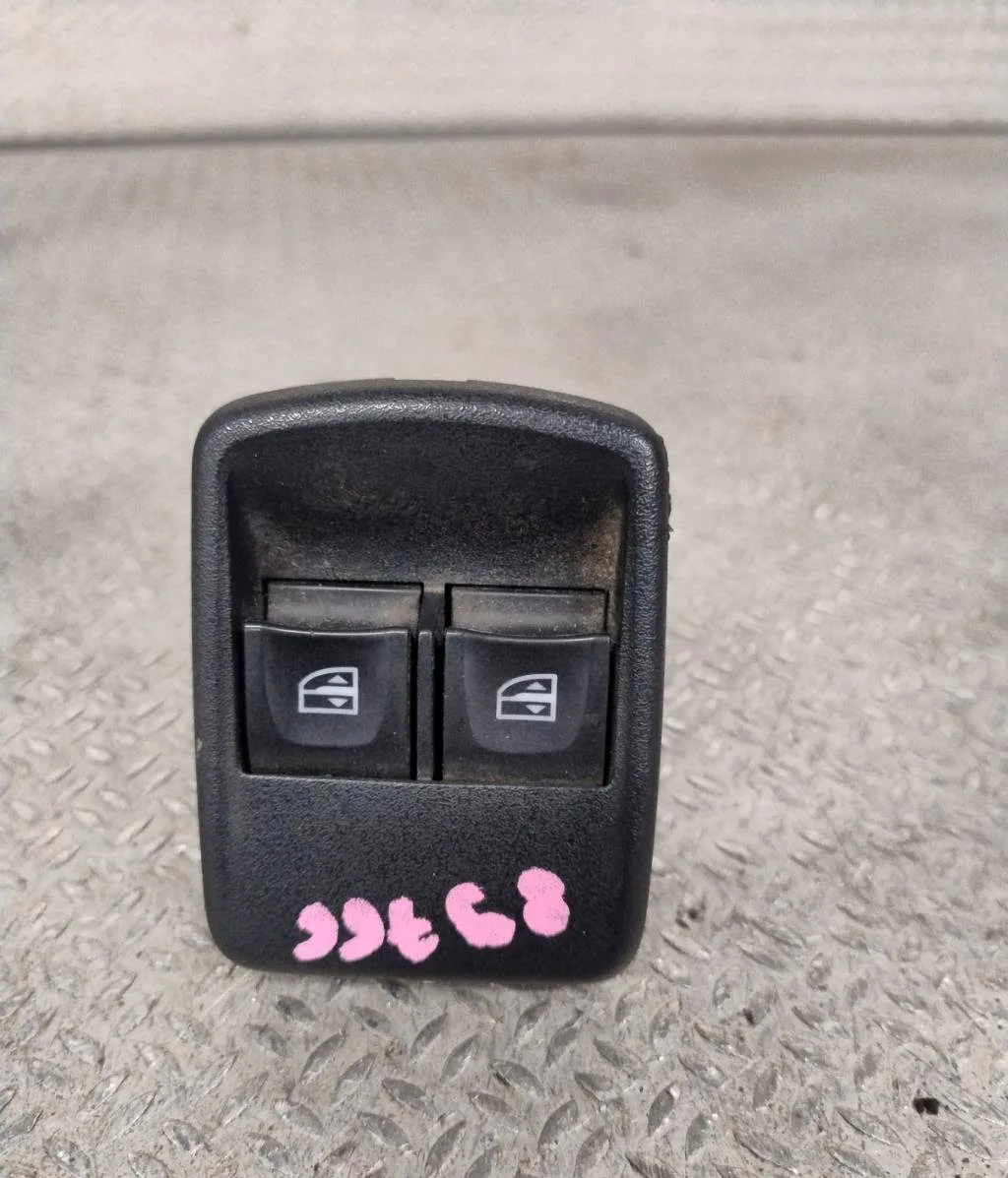 Commande lève-glace porte avant gauche Dacia SANDERO II 1.0 sce 75 (b8jc, b8jd) (2016) occasion