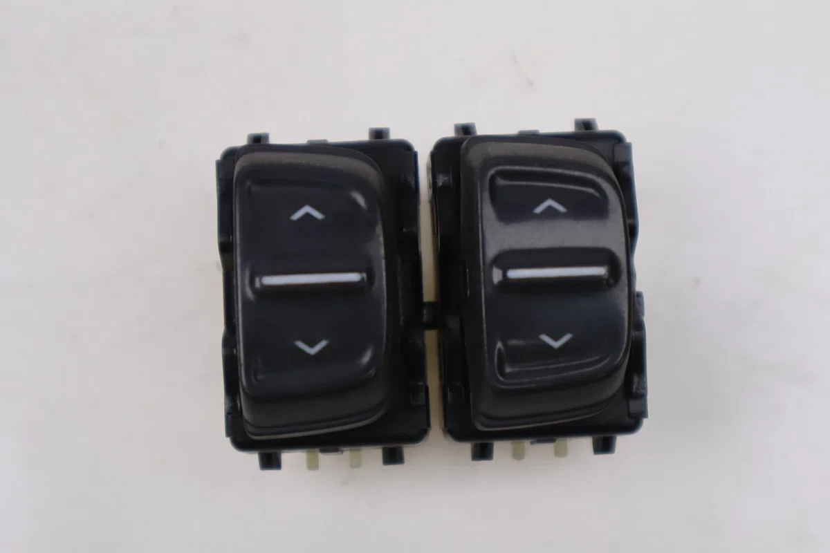 Commande lève-glace porte avant gauche Dacia SANDERO II Tce 90 (b8m1, b8ma) (2012) 5 portes occasion
