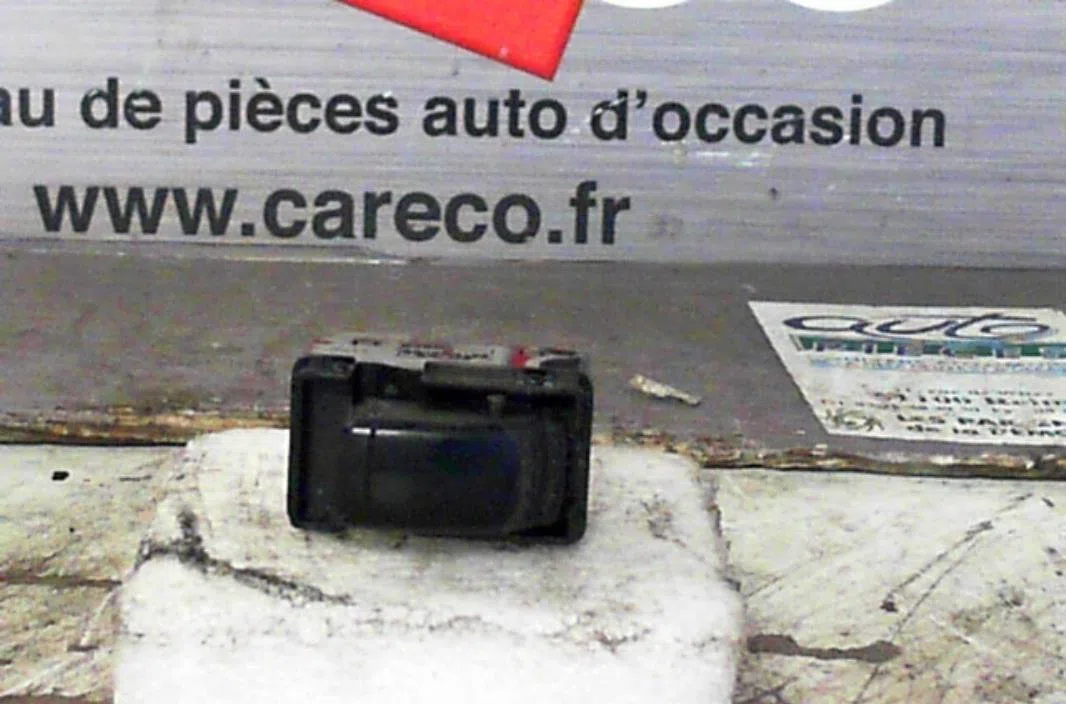 Commande lève-glace porte avant gauche Daewoo LACETTI 3-5 portes (KLAN) 1.6 (2004) occasion — photo 2