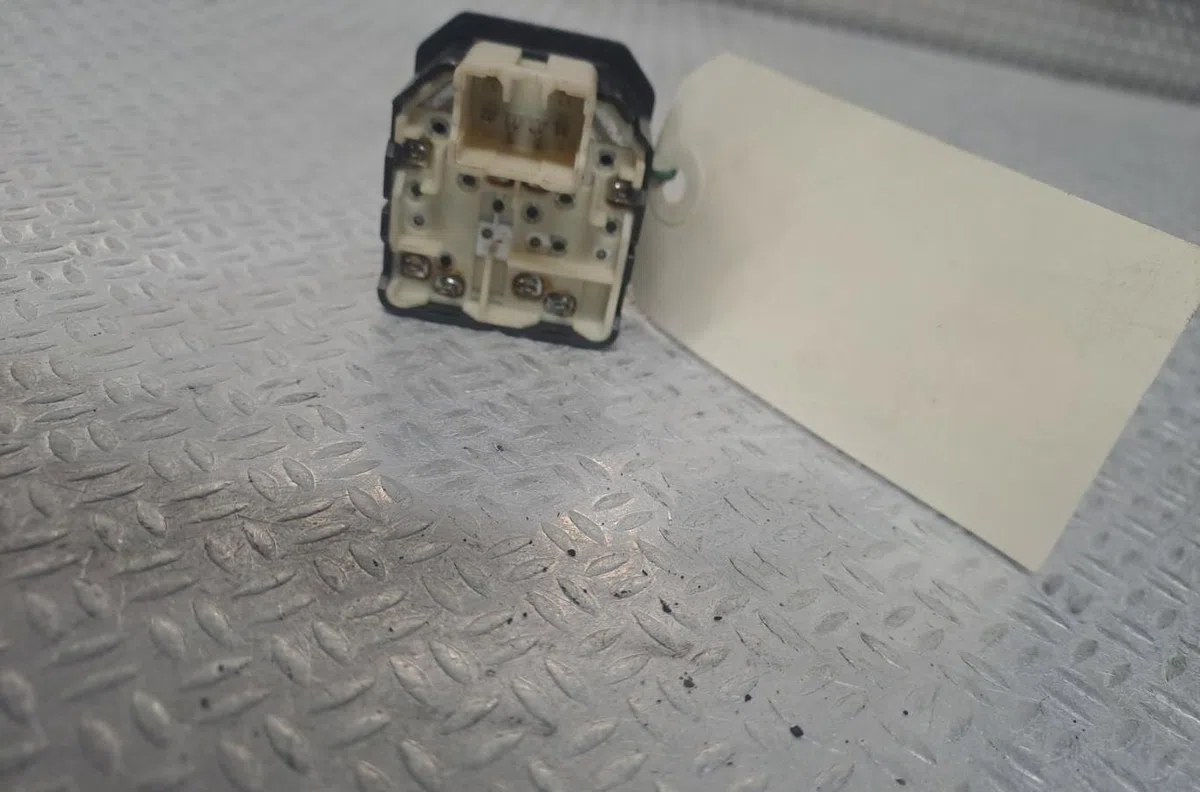 Commande lève-glace porte avant gauche DAEWOO MATIZ 1 PHASE 2 occasion — photo 2