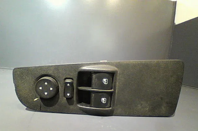 Commande lève-glace porte avant gauche Fiat BRAVO II (198_) 1.6 d multijet (198axh1b) (2007-2014) 5 portes occasion — photo 3
