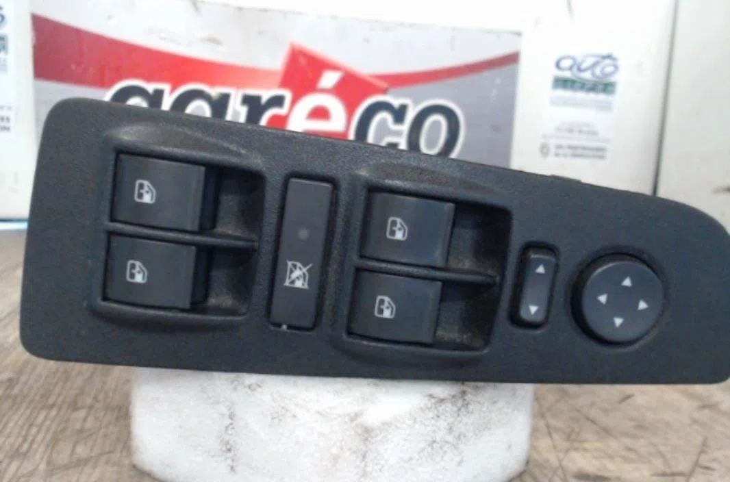 Commande lève-glace porte avant gauche Fiat BRAVO II (198_) 1.9 d multijet (198axb1a) (2007-2014) occasion