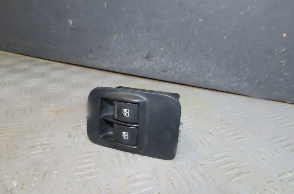 Commande lève-glace porte avant gauche Fiat FIORINO Monospace (225_) 1.3 jtd multijet (225bxb1a, 225bxb11) (2007) occasion