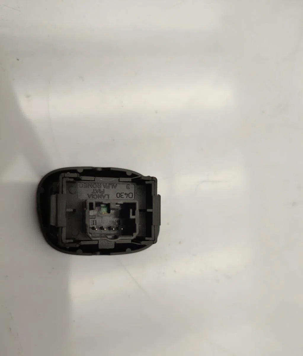 Commande lève-glace porte avant gauche FIAT PANDA 3 PHASE 1 occasion — photo 3