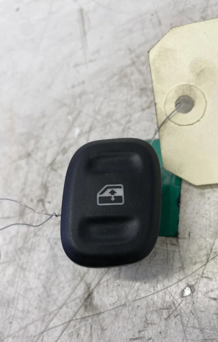 Commande lève-glace porte avant gauche Fiat PANDA (312_, 319_) 0.9 4x4 (312pxr2b) (2014) occasion
