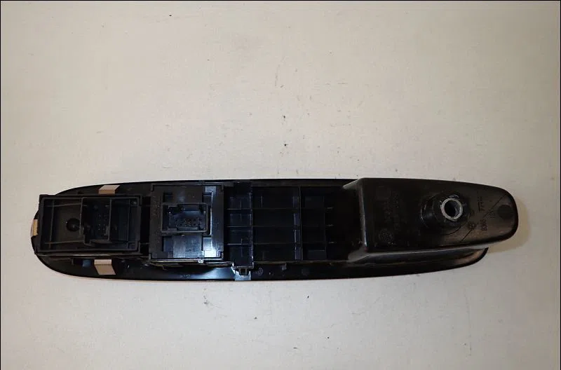 Commande lève-glace porte avant gauche Fiat PUNTO EVO (199_) 1.2 (2009-2012) occasion — photo 2