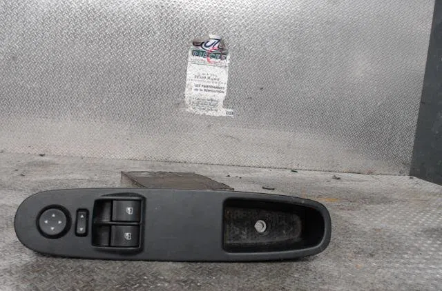 Commande lève-glace porte avant gauche FIAT PUNTO EVO 3  PUNTO EVO 3 occasion — photo 2