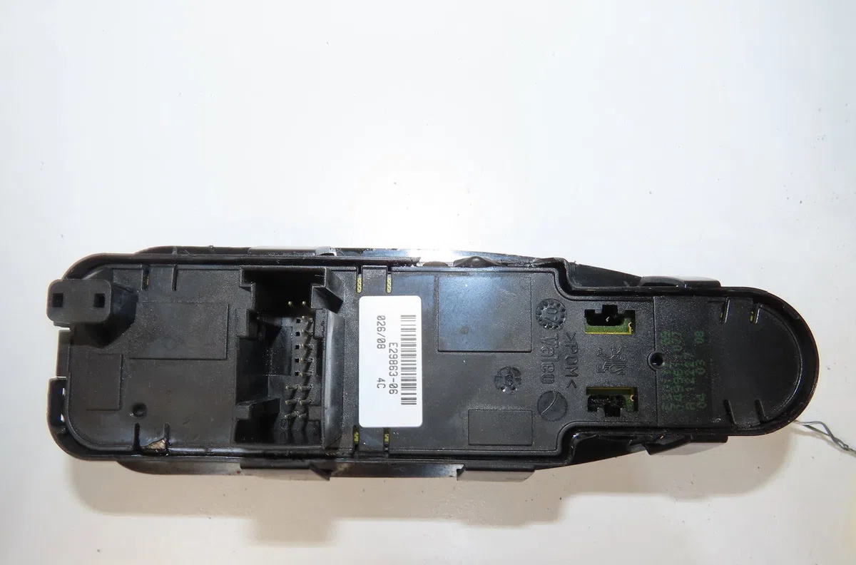 Commande lève-glace porte avant gauche Fiat SCUDO Autobus-Autocar (270_, 272_) 2.0 d multijet (2007-2016) occasion — photo 3