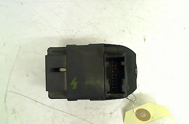 Commande lève-glace porte avant gauche Fiat SCUDO Camionnette (220_) 2.0 jtd (1999-2006) occasion — photo 2