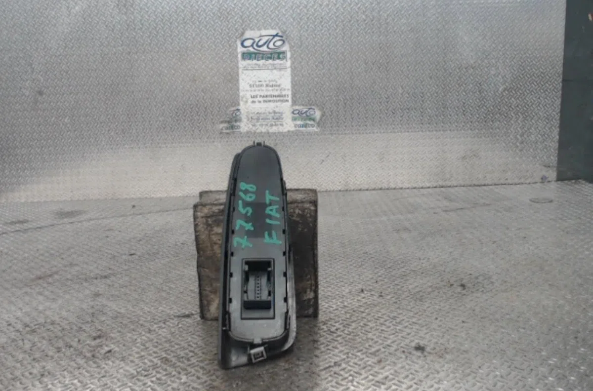 Commande lève-glace porte avant gauche Fiat STILO (192_) 1.9 jtd (192_xf1a) (2002-2006) occasion — photo 2