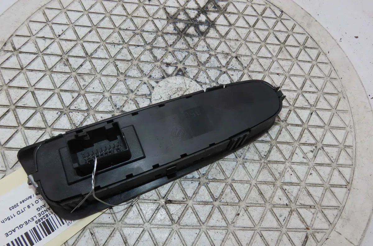 Commande lève-glace porte avant gauche FIAT STILO occasion — photo 2