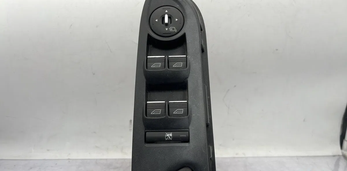 Commande lève-glace porte avant gauche FORD B-MAX occasion — photo 3