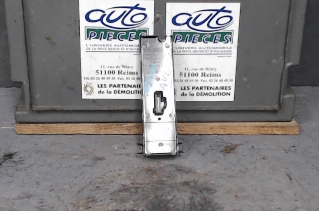 Commande lève-glace porte avant gauche FORD C-MAX 1 PHASE 1 occasion — photo 2