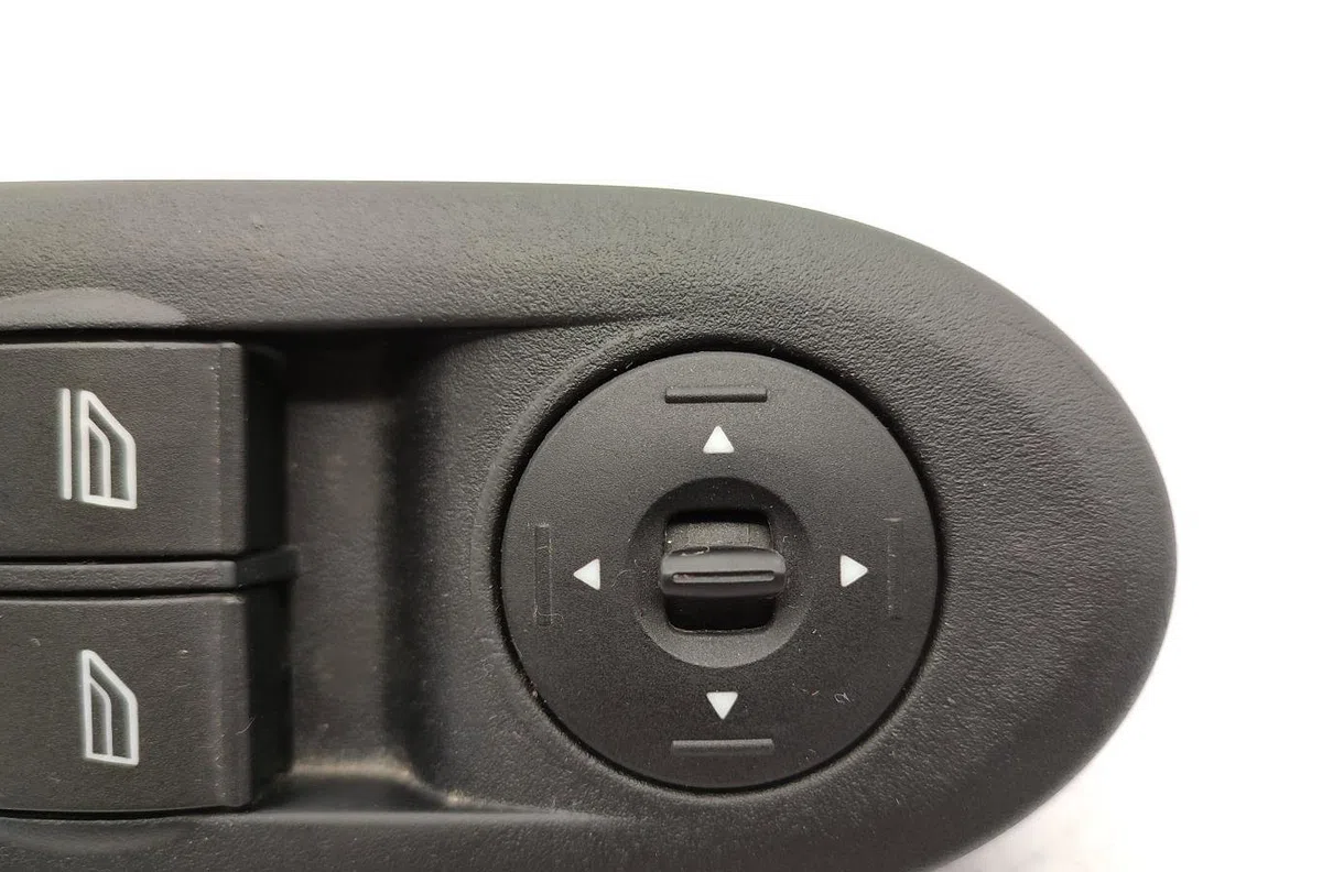 Commande lève-glace porte avant gauche FORD C-MAX 1 PHASE 2 occasion — photo 4