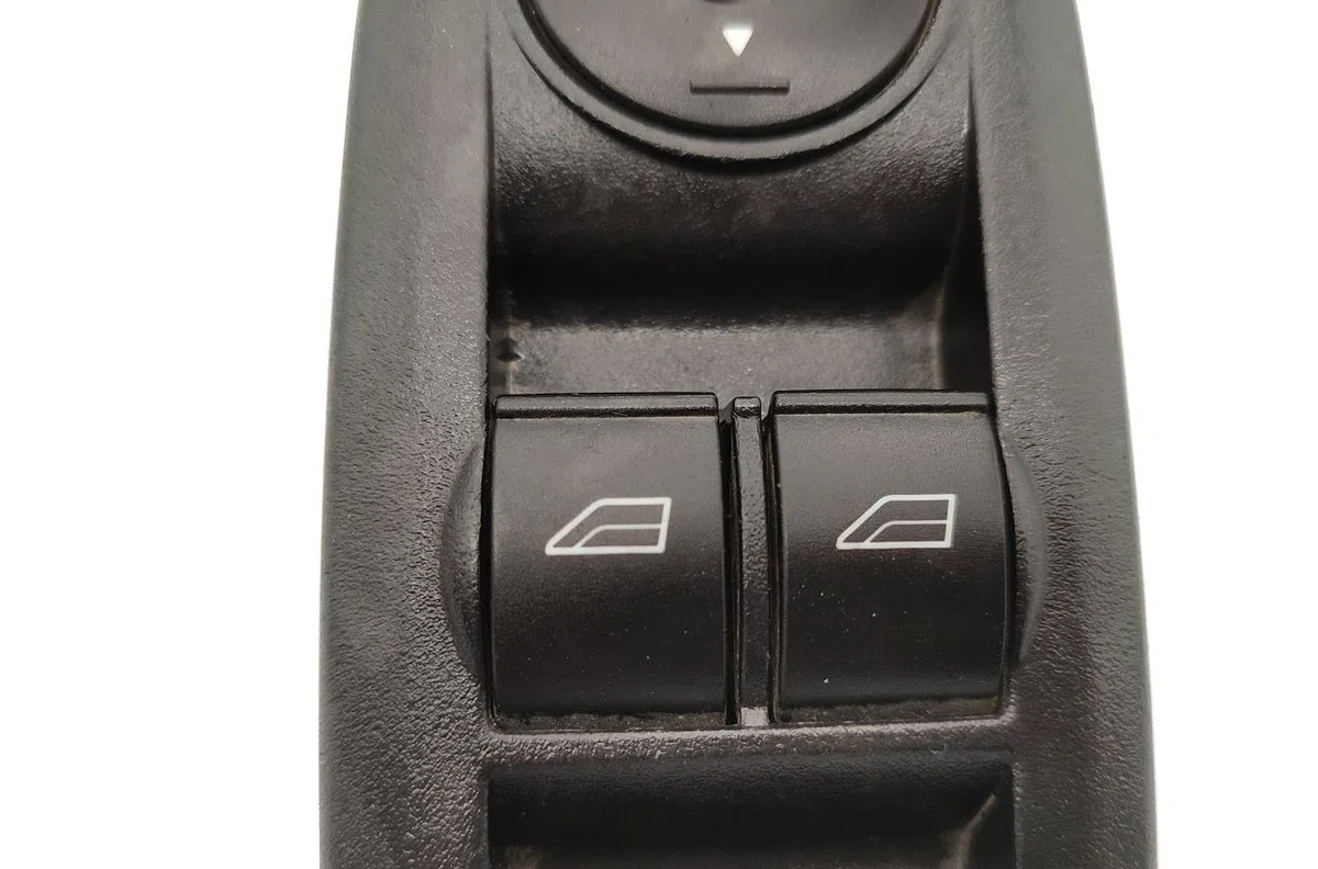 Commande lève-glace porte avant gauche FORD C-MAX 1 PHASE 2 occasion — photo 4