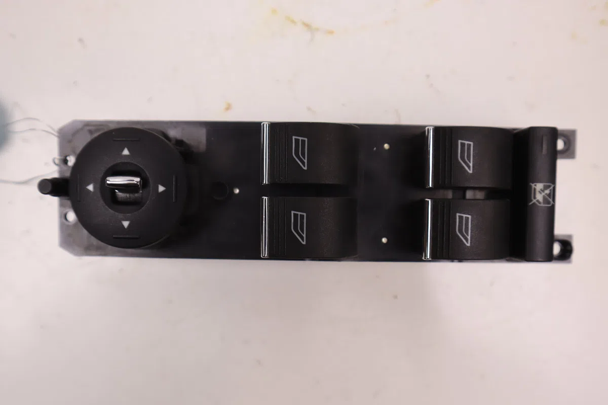 Commande lève-glace porte avant gauche Ford C-MAX II (DXA-CB7, DXA-CEU) 1.0 ecoboost (2012-2019) occasion
